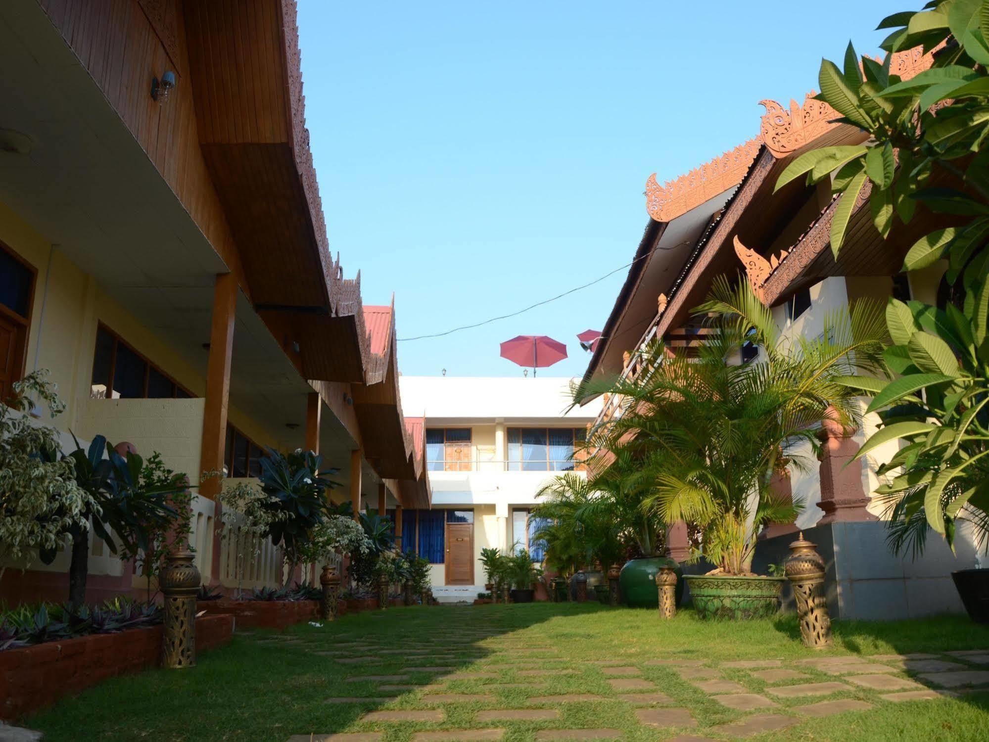 Manisanda Hotel Bagan Exterior foto